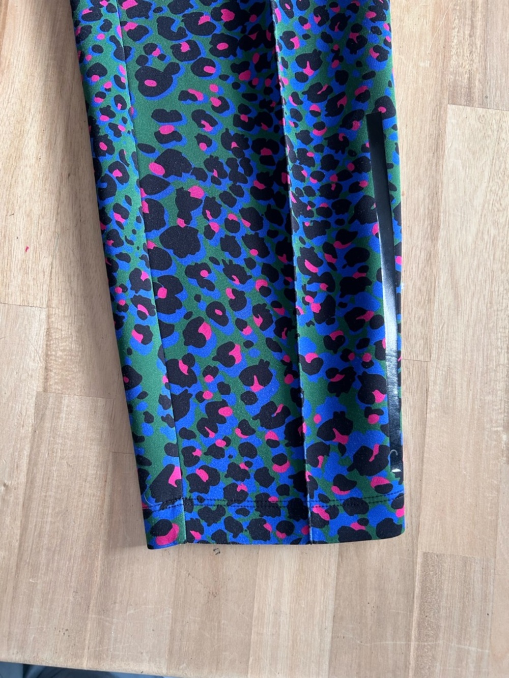 Marc Cain Sport Pantalon N6 (44) – Léopard coloré – Comme neuf - Picture 2 of 5
